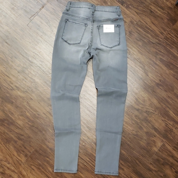 Mid-Rise Distressed Knee Skinny. - Picture 6 of 8